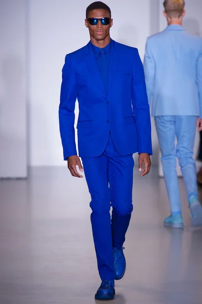 Look 16